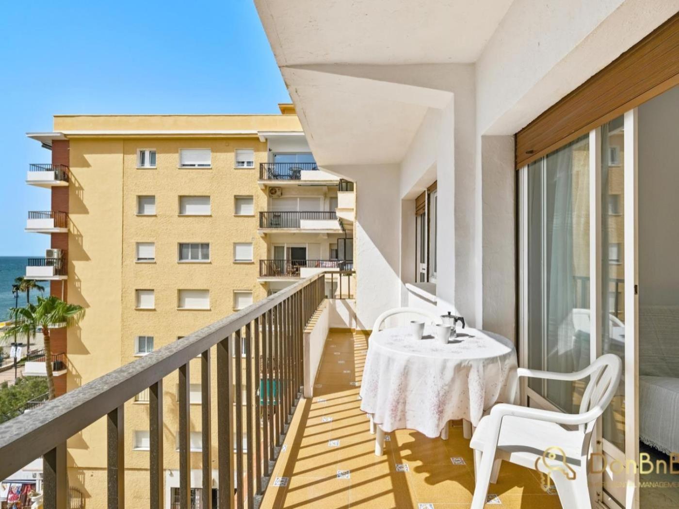 Apartamento Con Piscina En La Primera Linea De Playa De Fuengirola Room photo