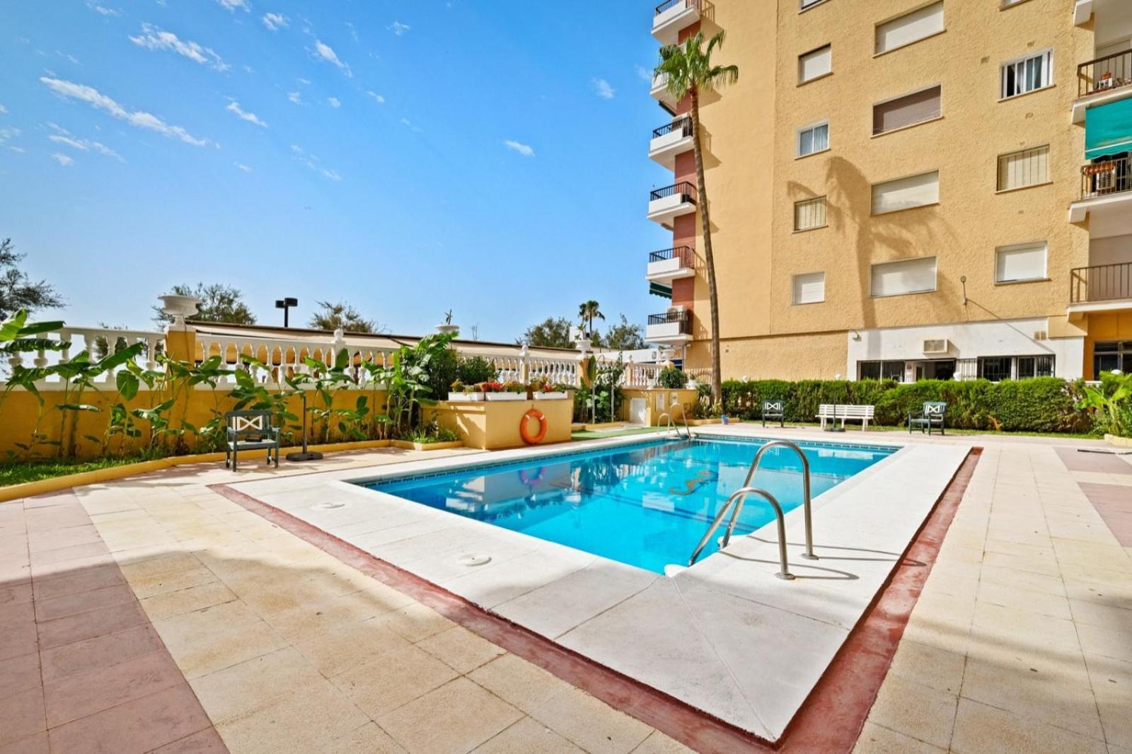 Apartamento Con Piscina En La Primera Linea De Playa De Fuengirola Exterior photo